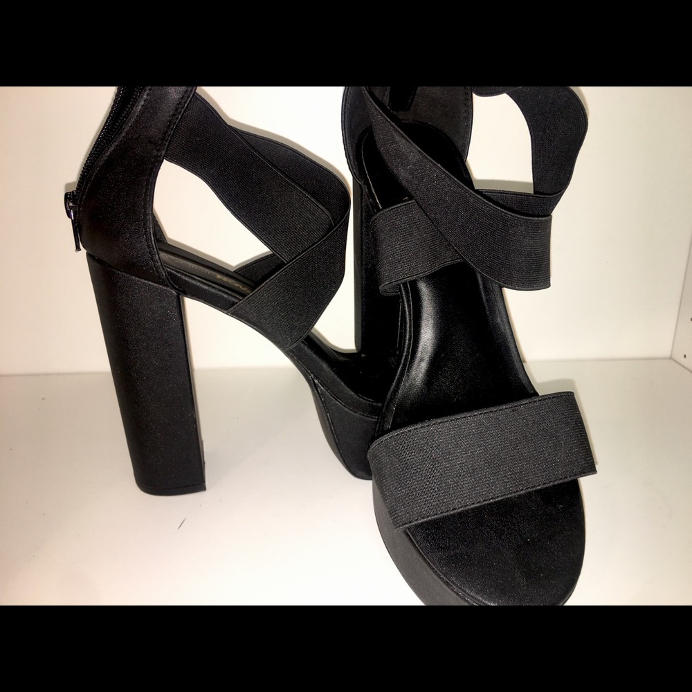 BLACK STRAP HEELS
